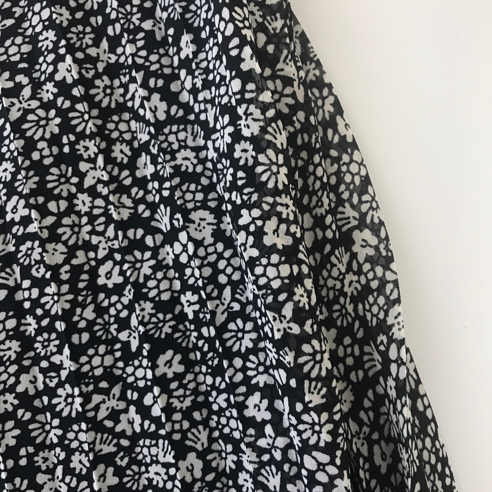 Japna Black & White Floral Pleated Midi Skirt - size L